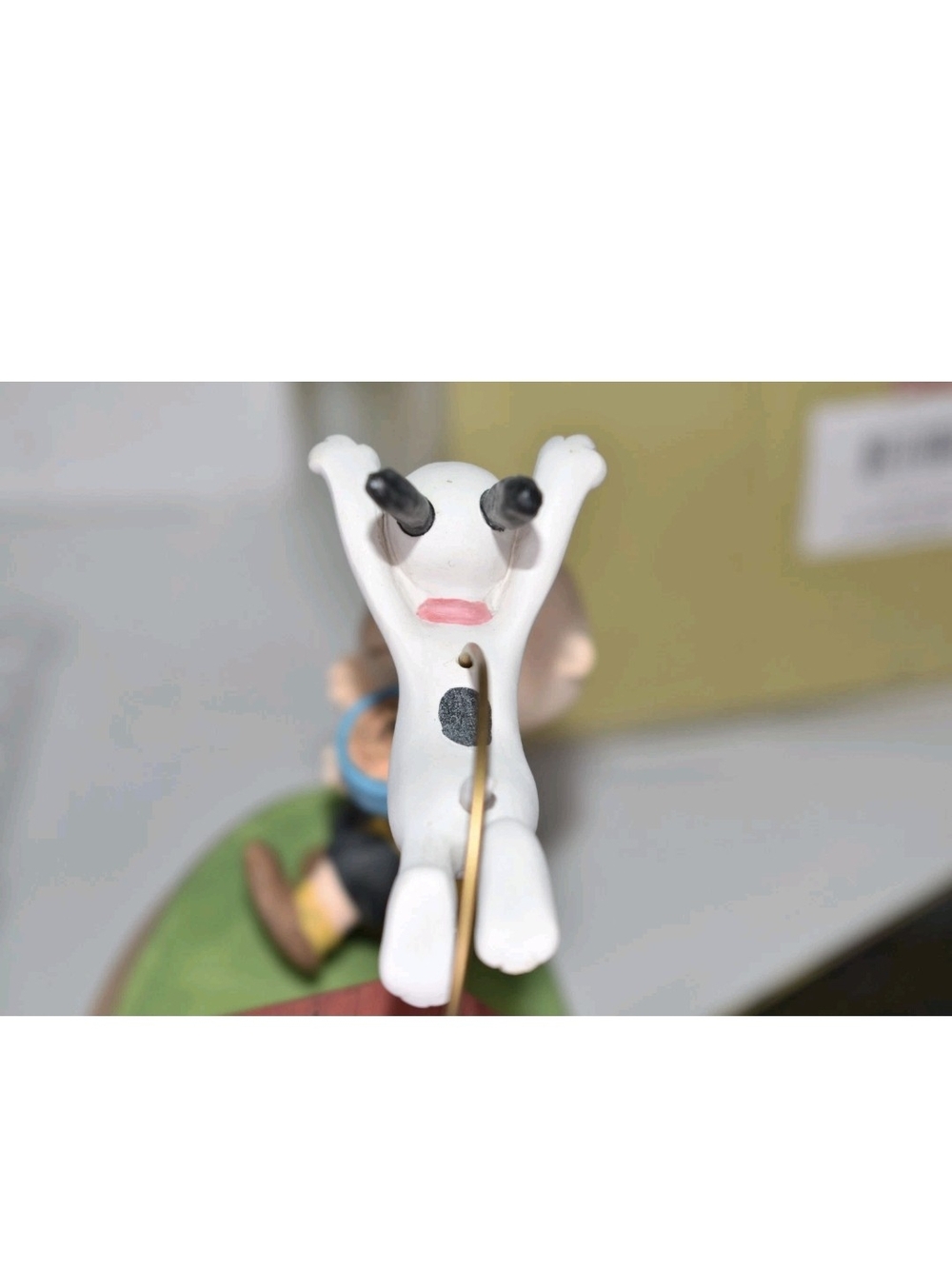 Hallmark Peanuts Charlie Brown & Snoopy Figurine Collector - Picture 6 of 15